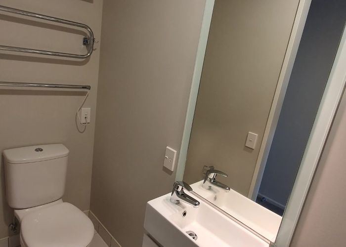  at 5B/16 Burton Street, Grafton, Auckland