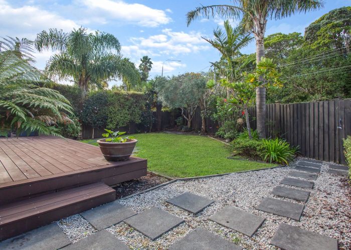  at 1F EVERSLEIGH ROAD, Belmont, Auckland