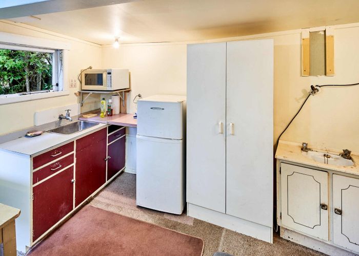  at 12 Avian Road, Blue Mountains, Upper Hutt