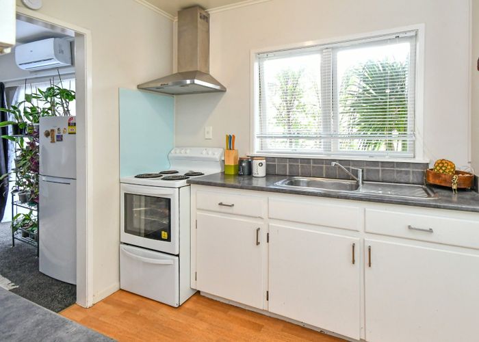  at 2/28 Hawkins Street, Meadowbank, Auckland