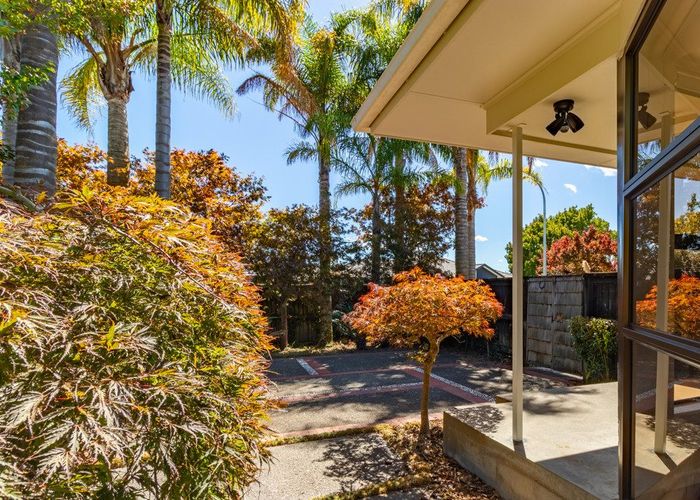  at 6 Bowen Place, St Andrews, Hamilton