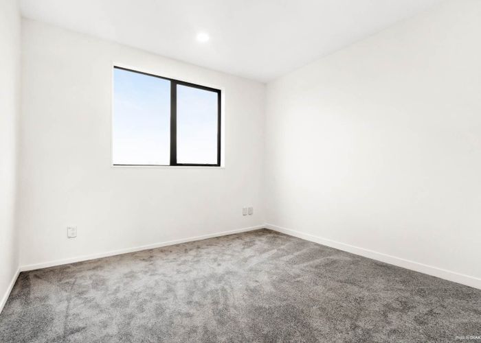  at 40 Bloom Crescent, Sunnyvale, Auckland