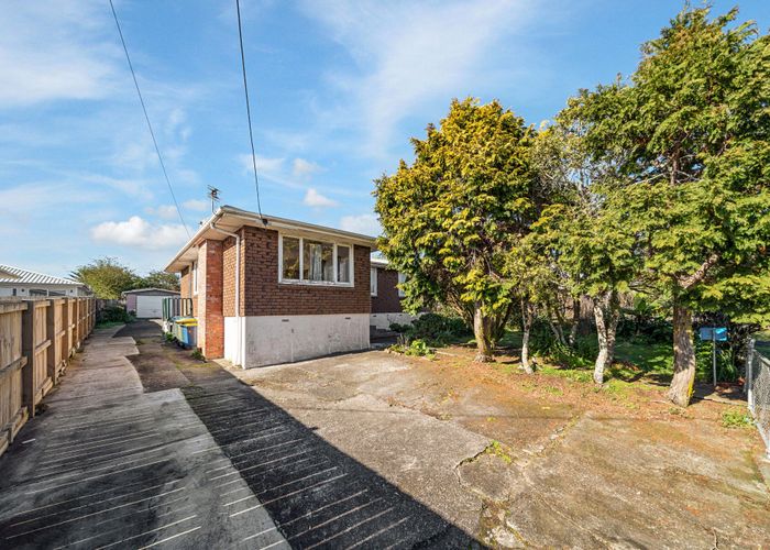  at 3 Cobham Crescent, Kelston, Auckland