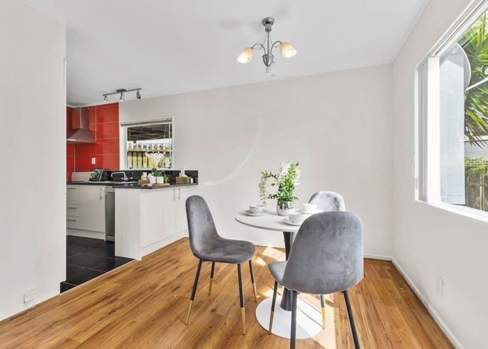  at 2/39 Bayview Road, Bayview, North Shore City, Auckland