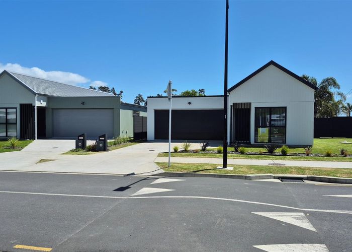  at 94 Mataikokako  Loop, Kawakawa Bay, Manukau City, Auckland