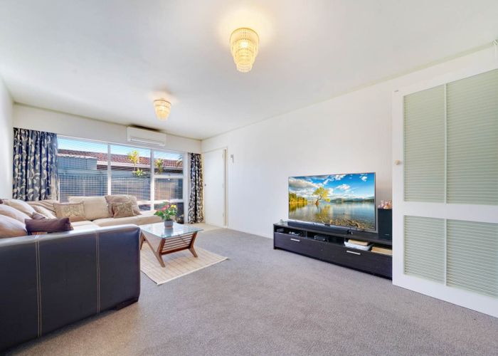  at 2/124 Carruth Road, Papatoetoe, Manukau City, Auckland