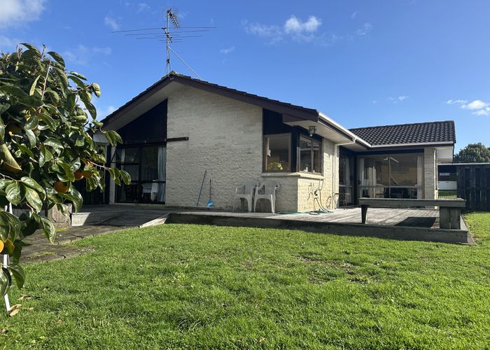  at 32 Borrowdace Avenue, Botany Downs, Manukau City, Auckland