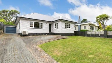  at 27 Lyndfield Lane, Newlands, Wellington