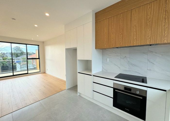  at 15/28 Lavelle Road, Henderson, Waitakere City, Auckland