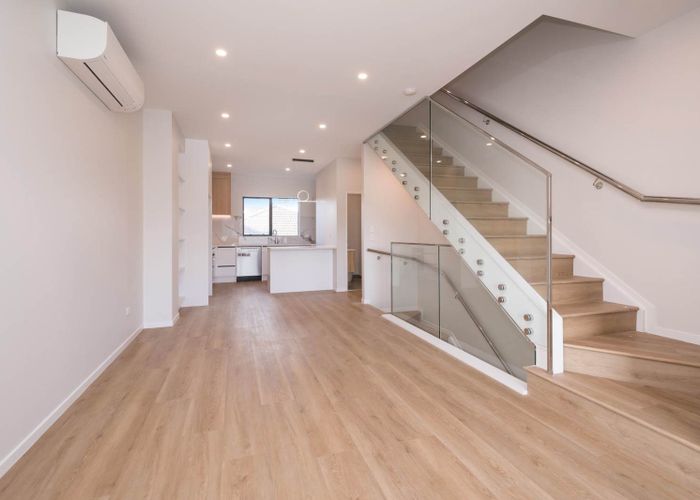  at 2/15 Thornton Road, Milford, North Shore City, Auckland