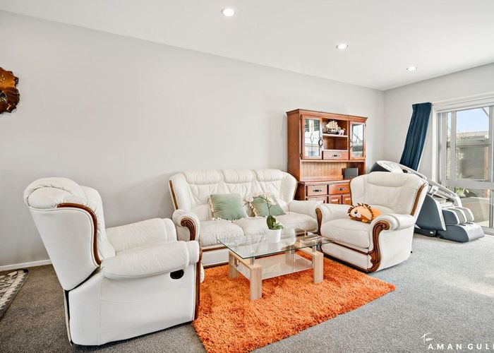  at 4 Sunshine Boulevard, Sunnyvale, Auckland