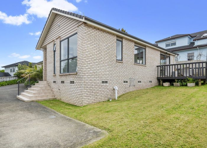  at 9 Travis View Drive, Fairview Heights, Auckland