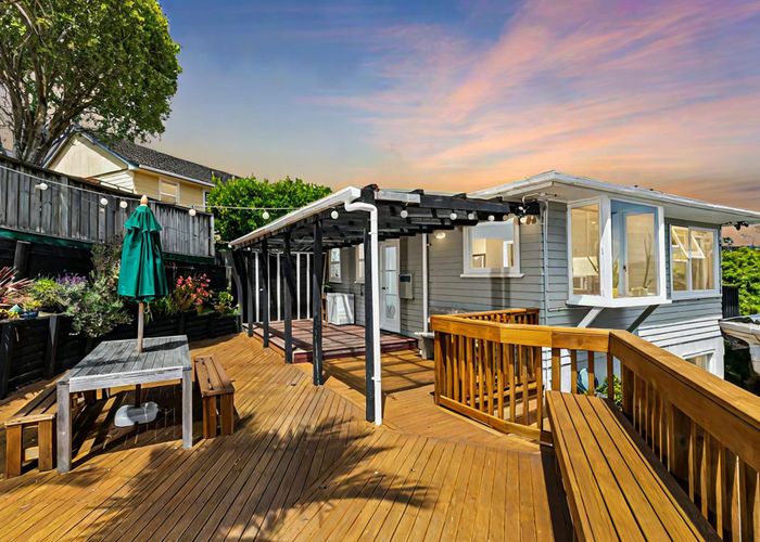  at 81 Rangeview Road, Sunnyvale, Auckland