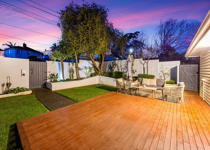  at 1/30 Selwyn Crescent, Forrest Hill, North Shore City, Auckland