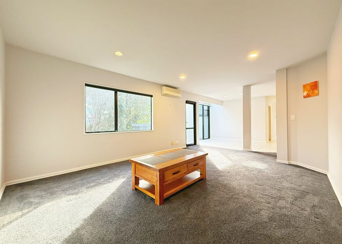  at 2/252 East Coast Road, Forrest Hill, North Shore City, Auckland