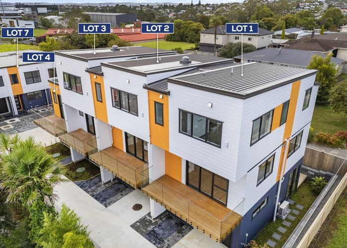  at 2,4/30 Woodford Avenue, Henderson, Waitakere City, Auckland