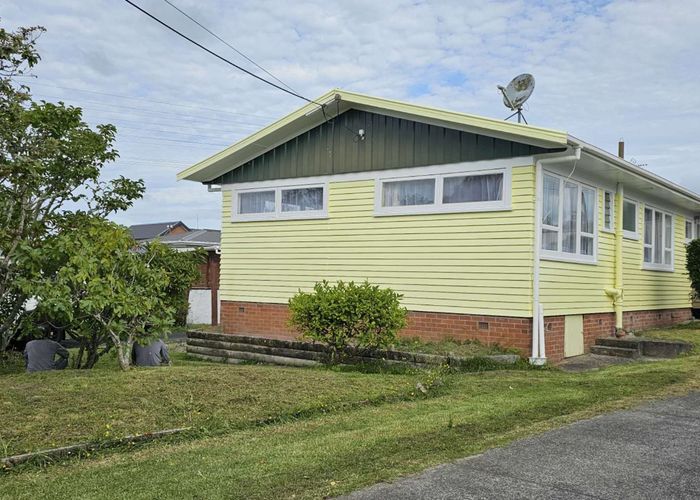  at 3 Marlene Avenue, Te Atatu South, Waitakere City, Auckland