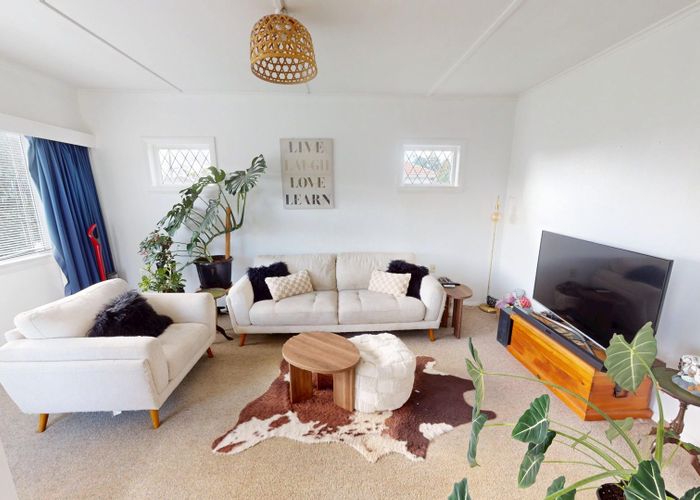  at 11 Roberts Avenue, Aramoho, Whanganui, Manawatu / Whanganui