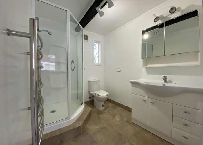  at 1/10 Anakiwa Place, Milford, North Shore City, Auckland
