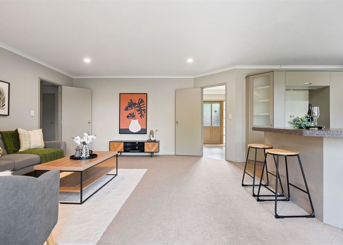  at 61 Wiltshire Drive, Huntington, Hamilton