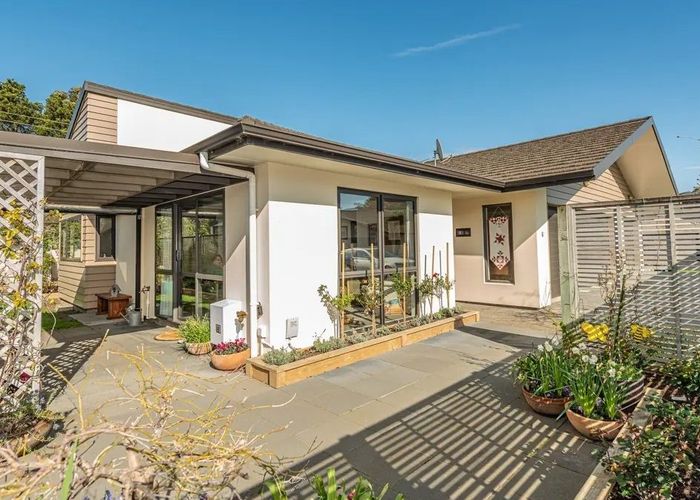  at 2/2 Caversham Road, Westmere, Whanganui