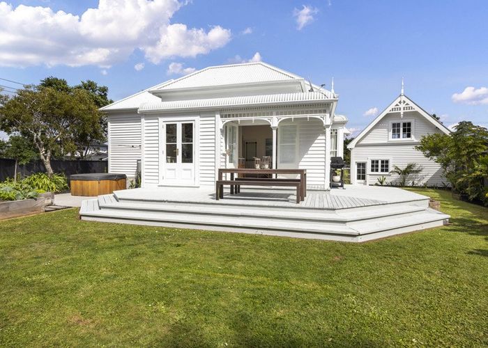  at 329 Mangorei Road, Merrilands, New Plymouth