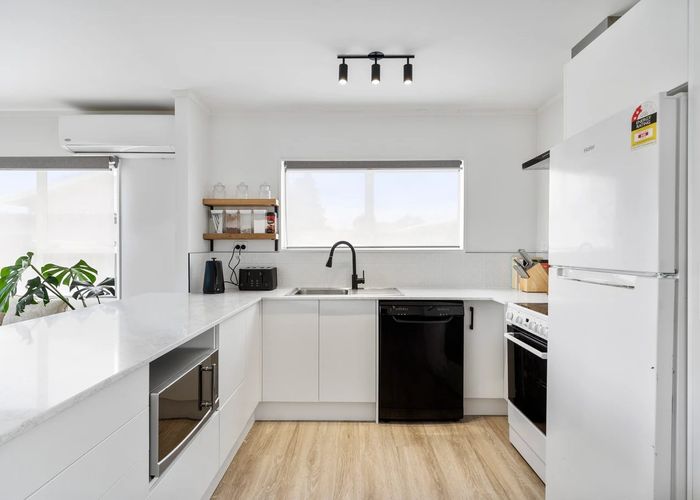  at 2/2 Hatherley Place, Clendon Park, Manukau City, Auckland
