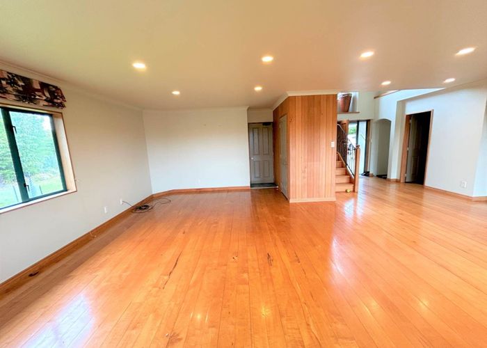  at 20 Meadow Crescent, Te Atatu South, Waitakere City, Auckland