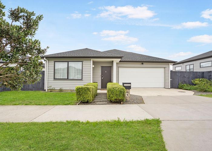  at 8 Twin Parks Rise, Papakura, Papakura