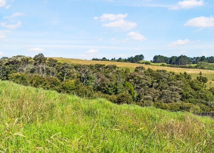  at 10 Eckford Lane, Maraetai, Manukau City, Auckland