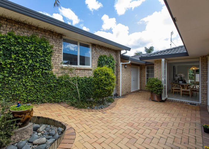  at 11 Burnside Court, Rosedale, Auckland