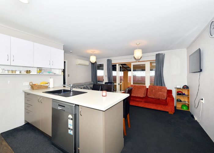  at 2/98 Neill Street, Hornby, Christchurch
