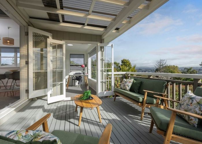  at 2A Deane Avenue, Titirangi, Auckland