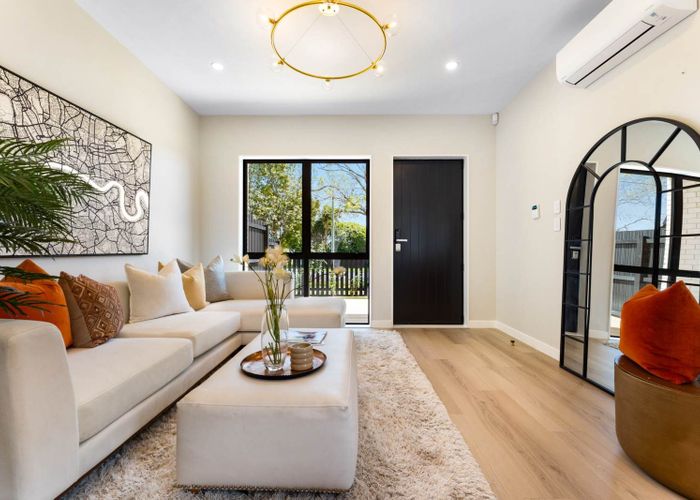  at 112E Beach Road, Te Atatu Peninsula, Waitakere City, Auckland