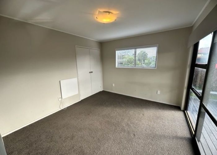  at 2/40 Mirrabooka Avenue, Botany Downs, Manukau City, Auckland
