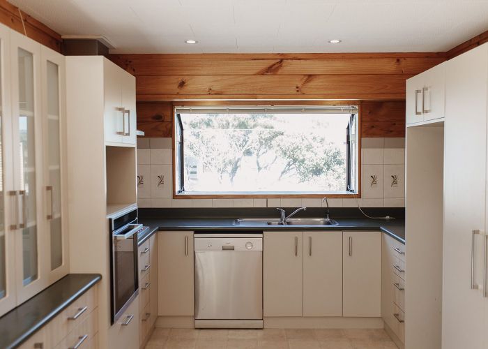  at 6 Gates Road, Waikanae Beach, Waikanae