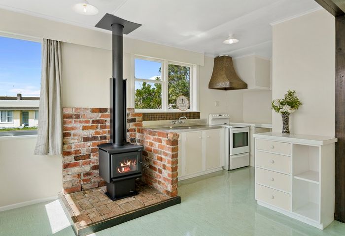  at 140 Rangituhi Crescent, Takapuwahia, Porirua