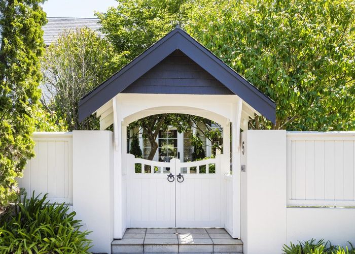  at 5 Saint Barnabas Lane, Fendalton, Christchurch City, Canterbury