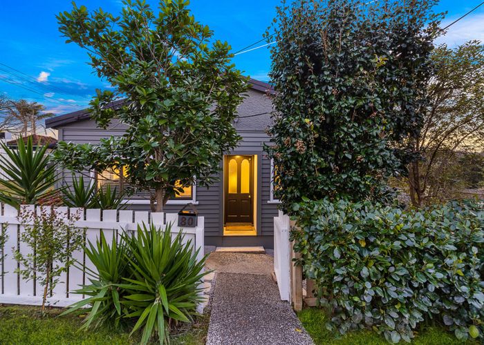  at 80 Beach Haven Road, Beach Haven, Auckland