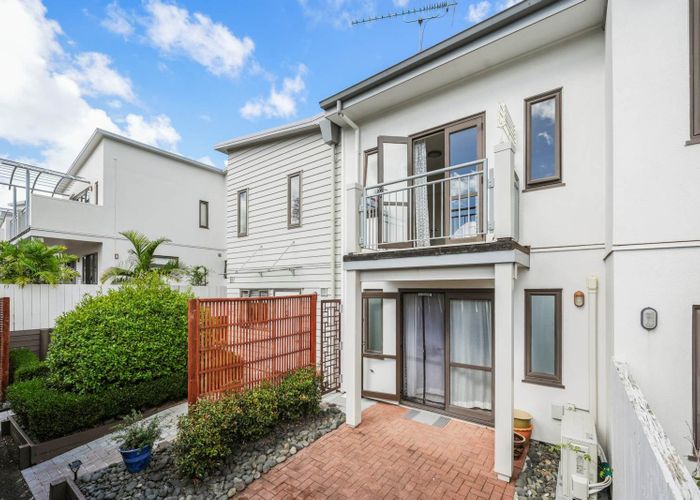  at 28/92 Bush Road, Albany, Auckland
