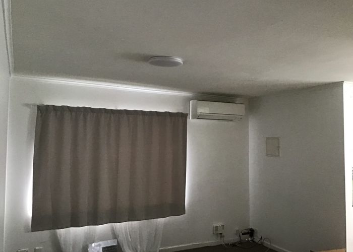  at 4 Vanguard Road, Kelston, Waitakere City, Auckland