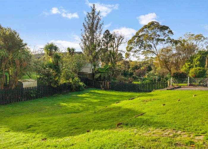  at 8A Surat Place, Glen Eden, Waitakere City, Auckland