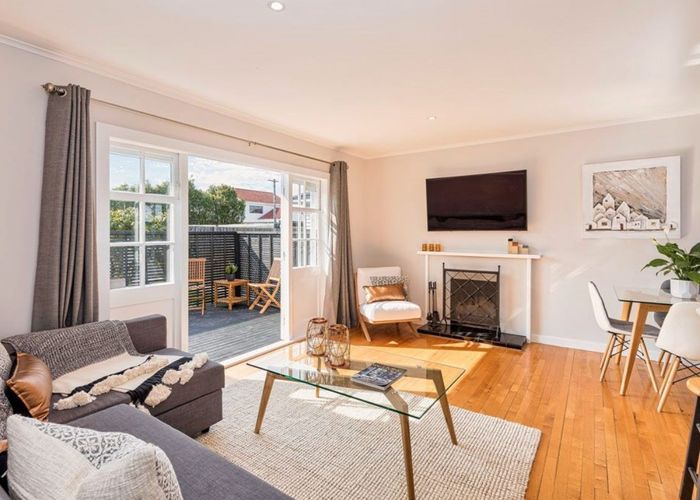  at 2 Eddowes Street, Manurewa, Auckland