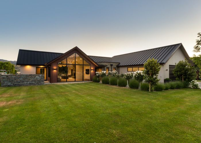  at 8 Wakefield Lane, Mount Pisa