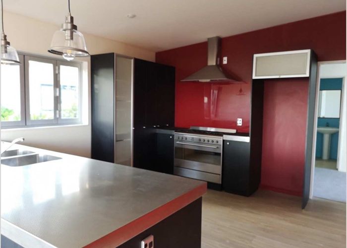  at 657 Beach Rd, Rothesay Bay, North Shore City, Auckland