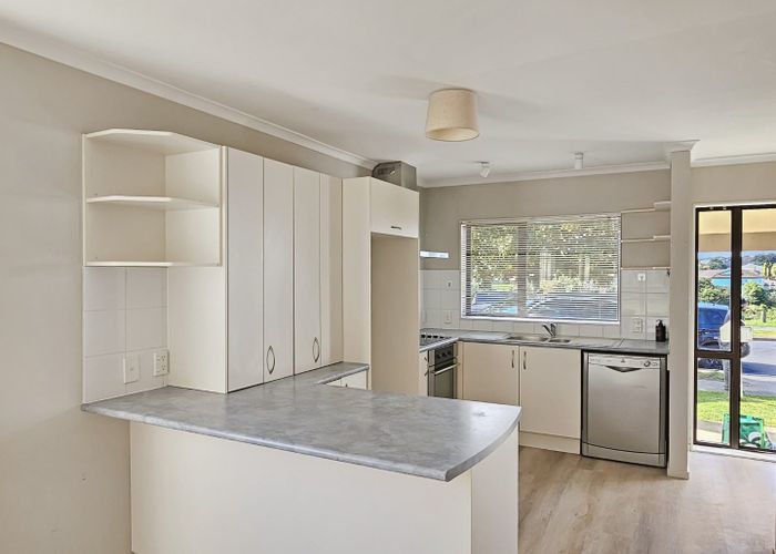  at 98D Naylors Drive, Mangere, Auckland