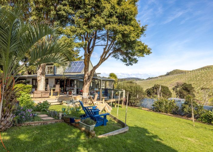  at 18 Te Makiri Road, Onetangi, Waiheke Island, Auckland