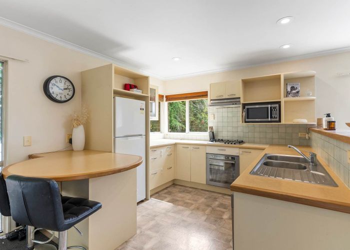  at 2/8 McQuoid Place, Glenfield, North Shore City