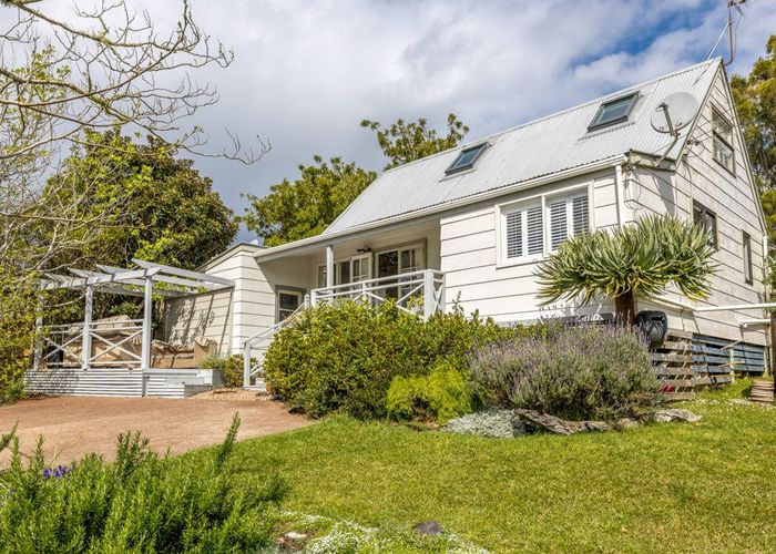  at 4 Waiata Road, Onetangi, Waiheke Island, Auckland