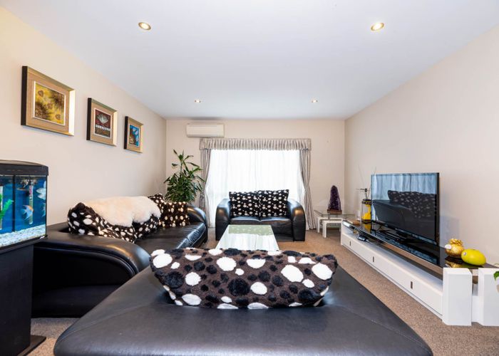  at 3 Herd Road, Hillsborough, Auckland